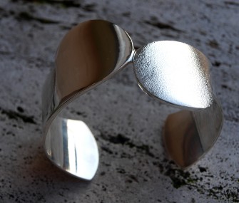Bracciale in argento con “virgole” (cod.BR.AG.01)