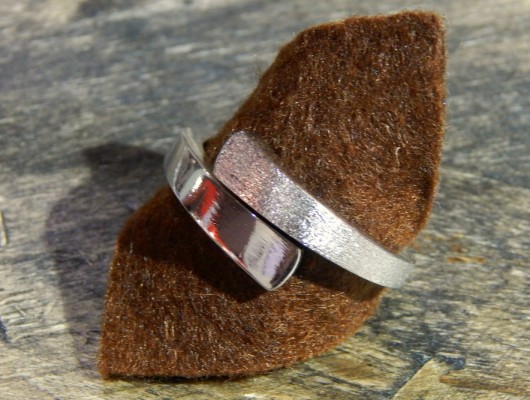 Silver ring with double satin and smooth effect (cod.AN.AG.08)