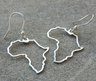 Silver earrings with African contour (code OR.AG.39)