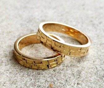 Gold Wedding Rings With Sculpted Shapes