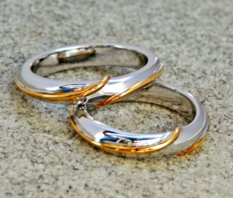 MOEBIUS RINGS IN WHITE GOLD WITH YELLOW GOLD WIRE (Cod. FN.AU.07)