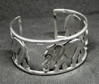 Silver bracelet with three elephants (code BR.AG.27)