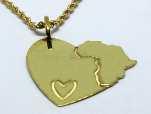 Pendentif coeur avec l’Afrique en argent doré (code PN.AG.39)