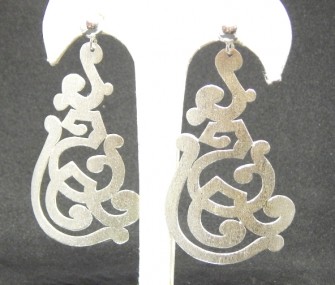 Boucles d’oreilles en argent avec motifs repercés (cod.OR.AG.64)