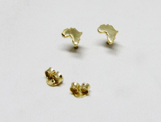 Petites boucles d’oreilles Afrique en or et surface lisse (Cod. OR.AU.04)